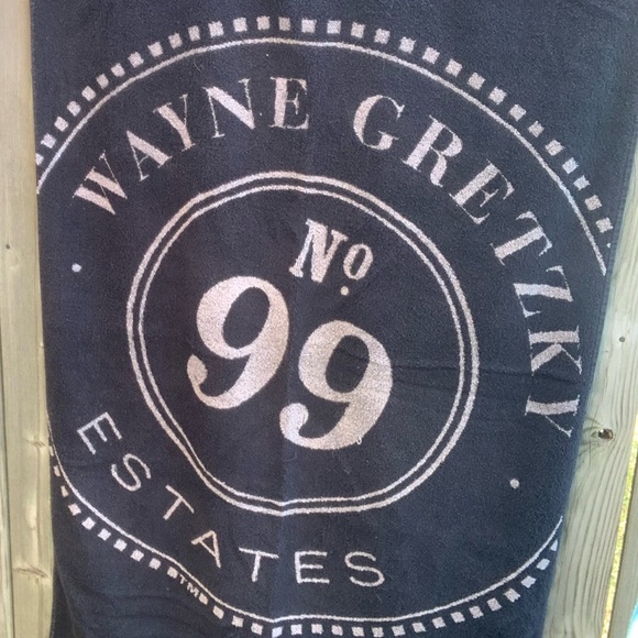 Wayne Gretzky Estates No 99 Black Bath Towel - Picture 3 of 3